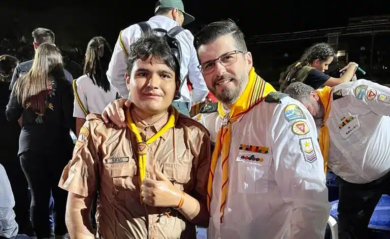 O desbravador Rafael, de 15 anos, é autista e tomou a decisão pelo batismo